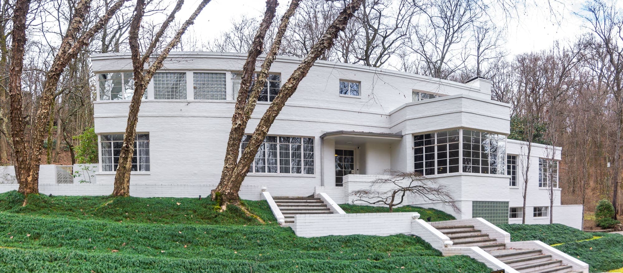 Dr. Cobb Pilcher House, a street facing historic residence in Forest Hills, Tennessee